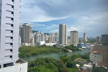 Apartamento &agrave; venda - 132m&sup2; - Meia Praia