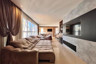 Apartamento &agrave; venda - 148m&sup2; - Meia Praia