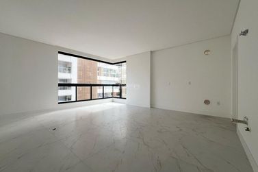 Apartamento &agrave; venda - 129m&sup2; - Meia Praia