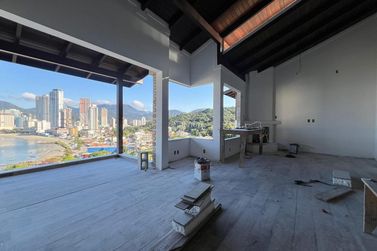 Casa &agrave; venda - 200m&sup2; - Canto da Praia