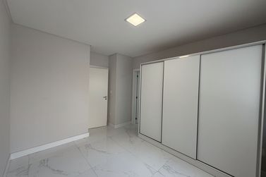 Apartamento &agrave; venda - 102m&sup2; - Meia Praia