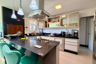 Apartamento &agrave; venda - 138m&sup2; - Centro