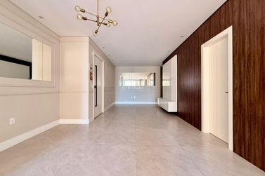 Apartamento &agrave; venda - 114m&sup2; - Meia Praia