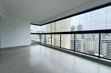 Apartamento &agrave; venda - 207m&sup2; - Meia Praia