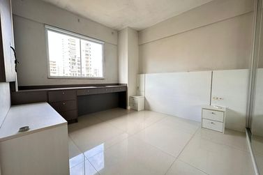 Apartamento &agrave; venda - 100m&sup2; - Meia Praia
