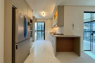 Apartamento &agrave; venda - 124m&sup2; - Meia Praia