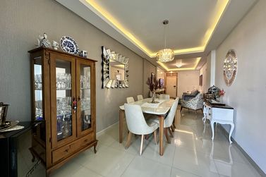 Apartamento &agrave; venda - 122m&sup2; - Meia Praia