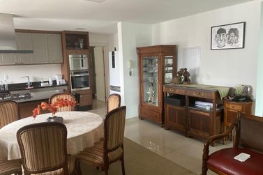 Apartamento &agrave; venda - 303m&sup2; - Meia Praia