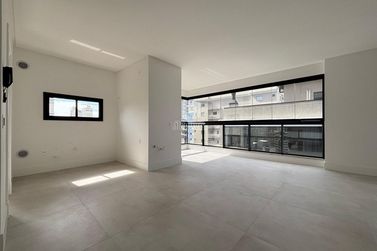 Apartamento &agrave; venda - 132m&sup2; - Meia Praia