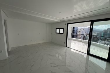 Apartamento &agrave; venda - 185m&sup2; - Meia Praia