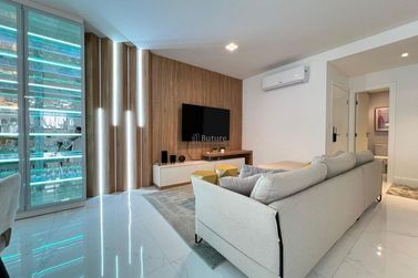 Apartamento &agrave; venda - 198m&sup2; - Meia Praia