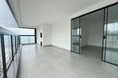 Apartamento &agrave; venda - 207m&sup2; - Meia Praia
