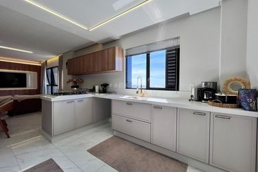 Apartamento &agrave; venda - 185m&sup2; - Meia Praia