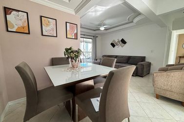 Apartamento &agrave; venda - 147m&sup2; - Meia Praia