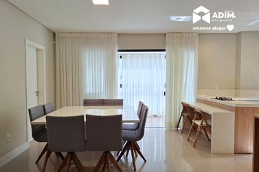 Apartamento para alugar - 123m&sup2; - Meia Praia