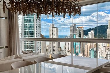 Apartamento &agrave; venda - 220m&sup2; - Centro