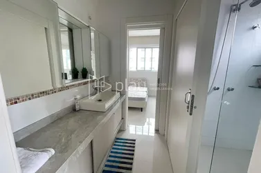 Apartamento &agrave; venda - 185m&sup2; - Meia Praia