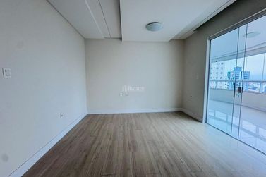 Apartamento &agrave; venda - 122m&sup2; - Centro
