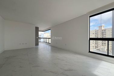 Apartamento &agrave; venda - 129m&sup2; - Meia Praia