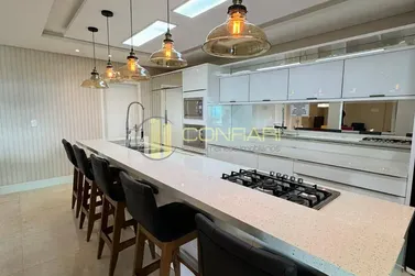Casa &agrave; venda - 340m&sup2; - Meia Praia