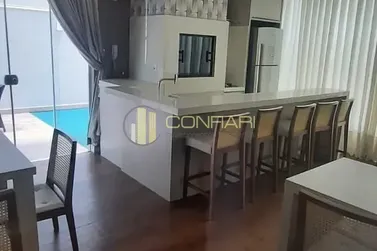 Apartamento &agrave; venda - 123m&sup2; - Meia Praia