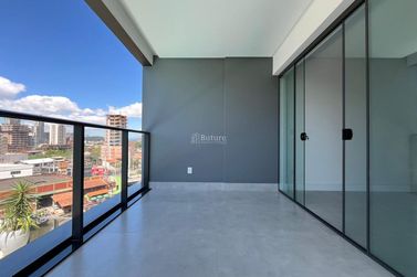 Apartamento &agrave; venda - 132m&sup2; - Meia Praia