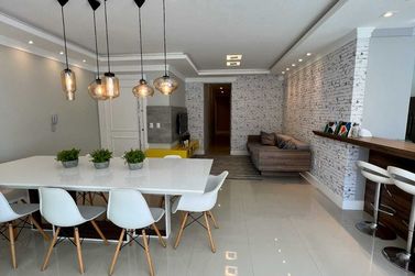 Apartamento &agrave; venda - 128m&sup2; - Meia Praia