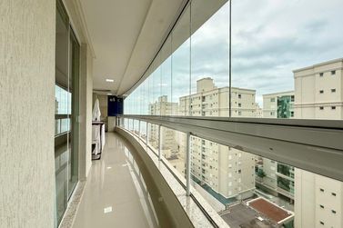 Apartamento &agrave; venda - 120m&sup2; - Meia Praia