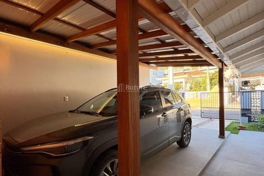 Casa &agrave; venda - 300m&sup2; - Cedro