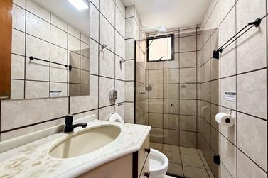 Apartamento &agrave; venda - 120m&sup2; - Meia Praia