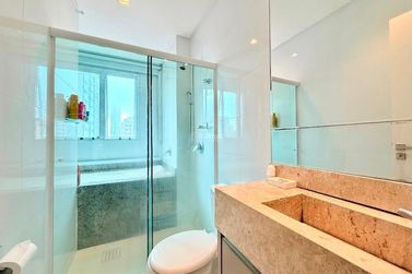 Apartamento &agrave; venda - 135m&sup2; - Meia Praia