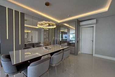 Apartamento &agrave; venda - 187m&sup2; - Meia Praia