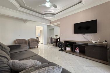 Apartamento &agrave; venda - 147m&sup2; - Meia Praia