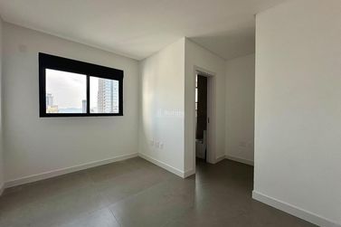 Apartamento &agrave; venda - 130m&sup2; - Meia Praia