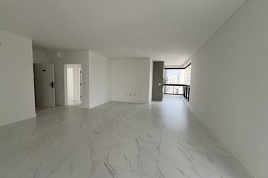 Apartamento &agrave; venda - 129m&sup2; - Meia Praia