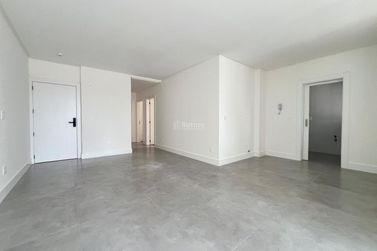 Apartamento &agrave; venda - 123m&sup2; - Meia Praia