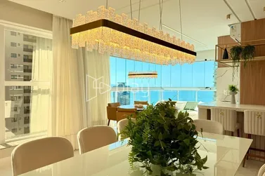 Apartamento &agrave; venda - 160m&sup2; - Meia Praia