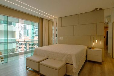 Apartamento &agrave; venda - 447m&sup2; - Centro