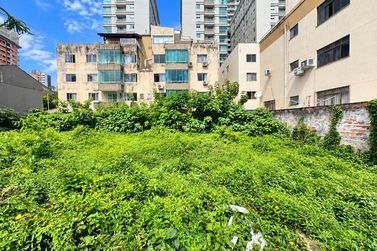 Terreno &agrave; venda - 520m&sup2; - Centro