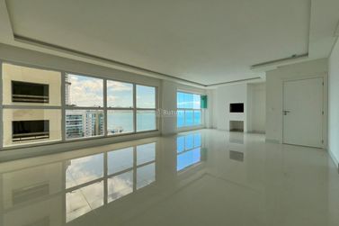 Apartamento &agrave; venda - 180m&sup2; - Meia Praia