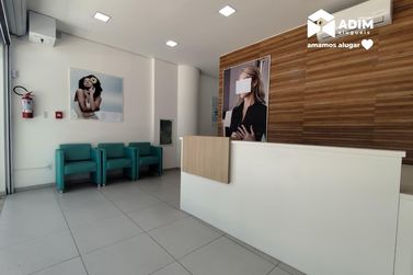 Sal&atilde;o Comercial para alugar - 180m&sup2; - Centro