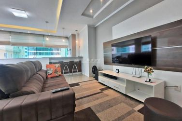 Apartamento &agrave; venda - 132m&sup2; - Meia Praia