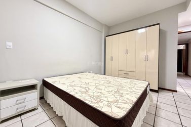 Apartamento &agrave; venda - 120m&sup2; - Meia Praia