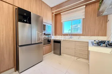 Apartamento &agrave; venda - 160m&sup2; - Meia Praia