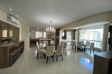 Apartamento &agrave; venda - 190m&sup2; - Meia Praia