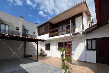 Casa &agrave; venda - 210m&sup2; - 