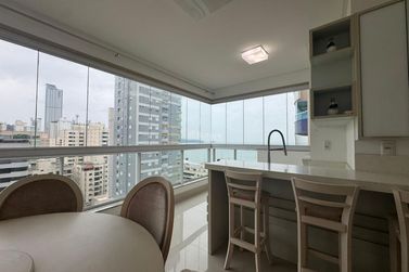 Apartamento &agrave; venda - 171m&sup2; - Meia Praia