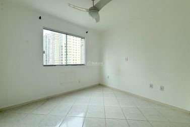 Apartamento &agrave; venda - 107m&sup2; - Meia Praia