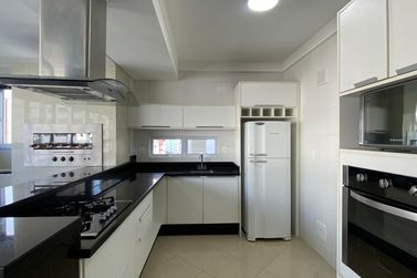 Apartamento para alugar - 130m&sup2; - Centro