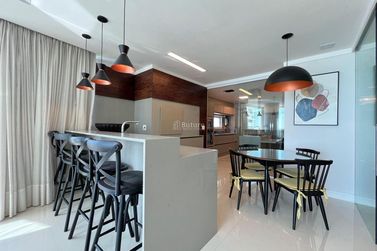 Apartamento &agrave; venda - 273m&sup2; - Meia Praia